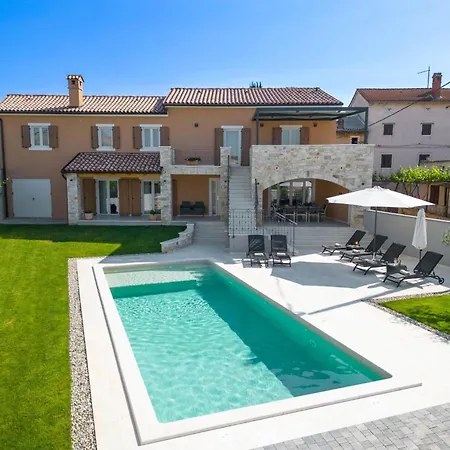 Grande- Klimatisiert Und Mit Pool In By Interhome * Juršići