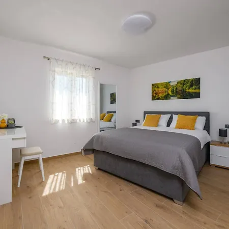 Tatil Evi Grande- Klimatisiert Und Mit Pool In By Interhome *