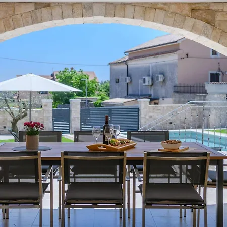 Tatil Evi Grande- Klimatisiert Und Mit Pool In By Interhome
