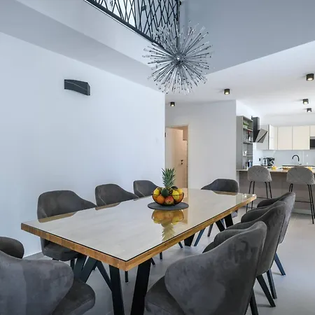 Grande- Klimatisiert Und Mit Pool In By Interhome * Juršići