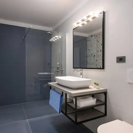 Grande- Klimatisiert Und Mit Pool In By Interhome