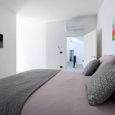 Grande- Klimatisiert Und Mit Pool In By Interhome