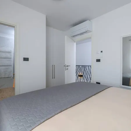 Grande- Klimatisiert Und Mit Pool In By Interhome *