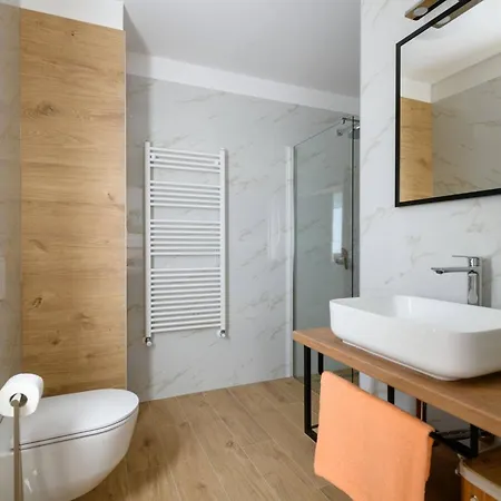 Grande- Klimatisiert Und Mit Pool In By Interhome *