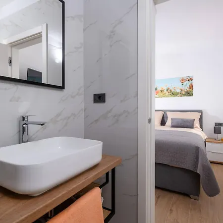 Grande- Klimatisiert Und Mit Pool In By Interhome * Juršići