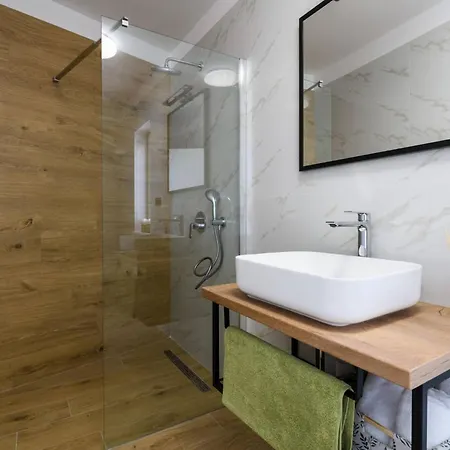 Grande- Klimatisiert Und Mit Pool In By Interhome *