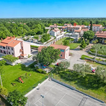 Grande- Klimatisiert Und Mit Pool In By Interhome Tatil Evi *