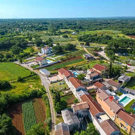 Grande- Klimatisiert Und Mit Pool In By Interhome Tatil Evi Juršići